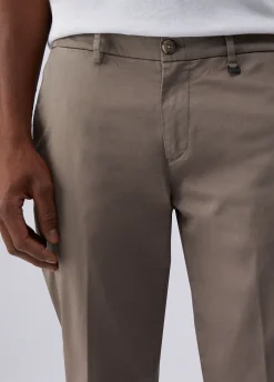 Pantaloni chino in raso