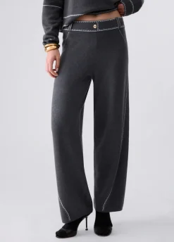 Pantaloni con cuciture a contrasto
