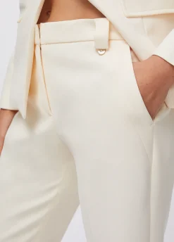 Pantaloni flare