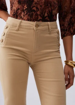 Pantaloni flare con bottoni logati