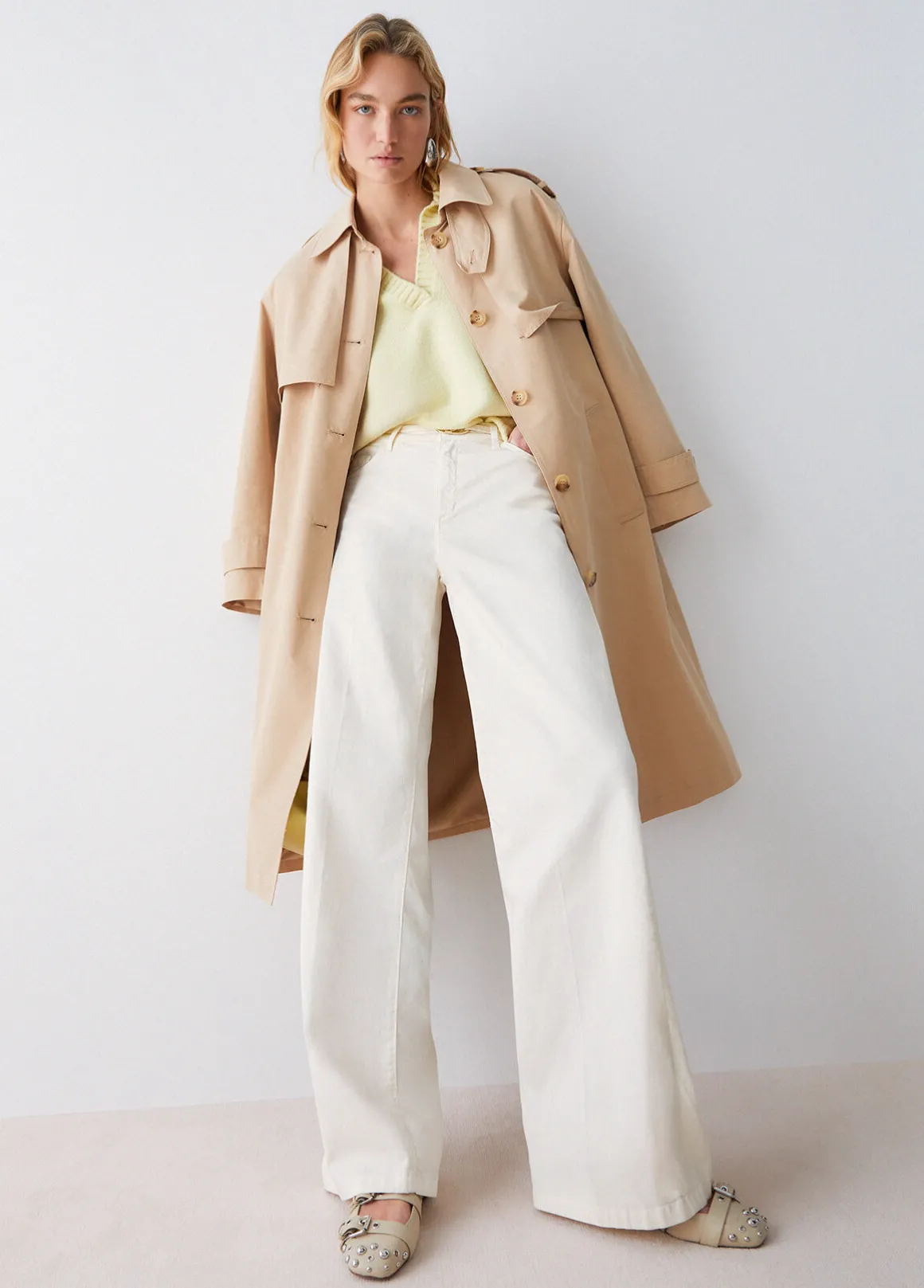 Pantaloni flare con cintura