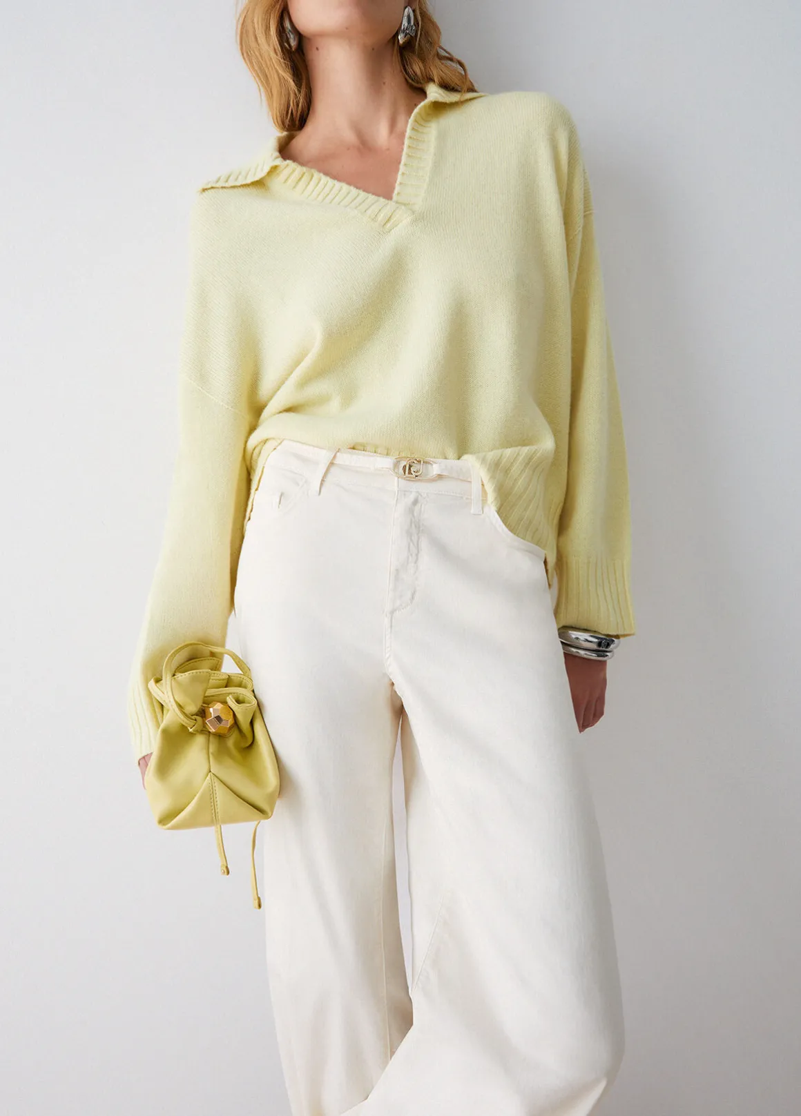 Pantaloni flare con cintura
