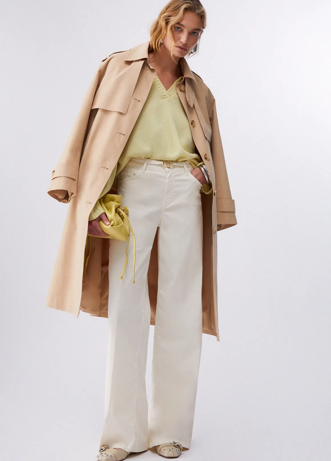 Pantaloni flare con cintura