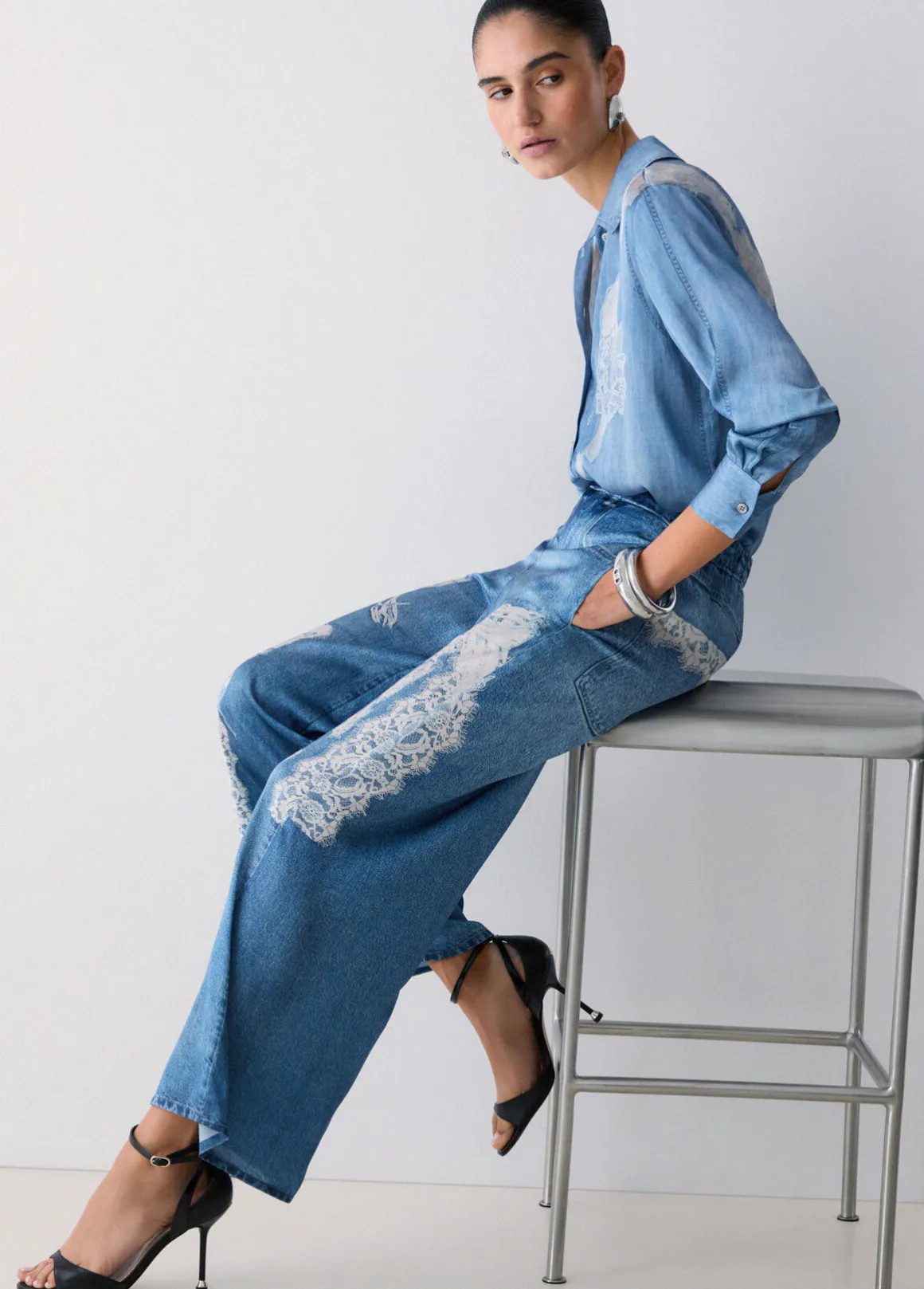 Pantaloni flare con stampa digitale