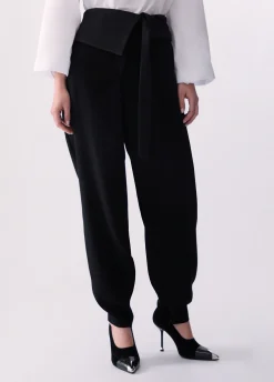 Pantaloni in envers satin