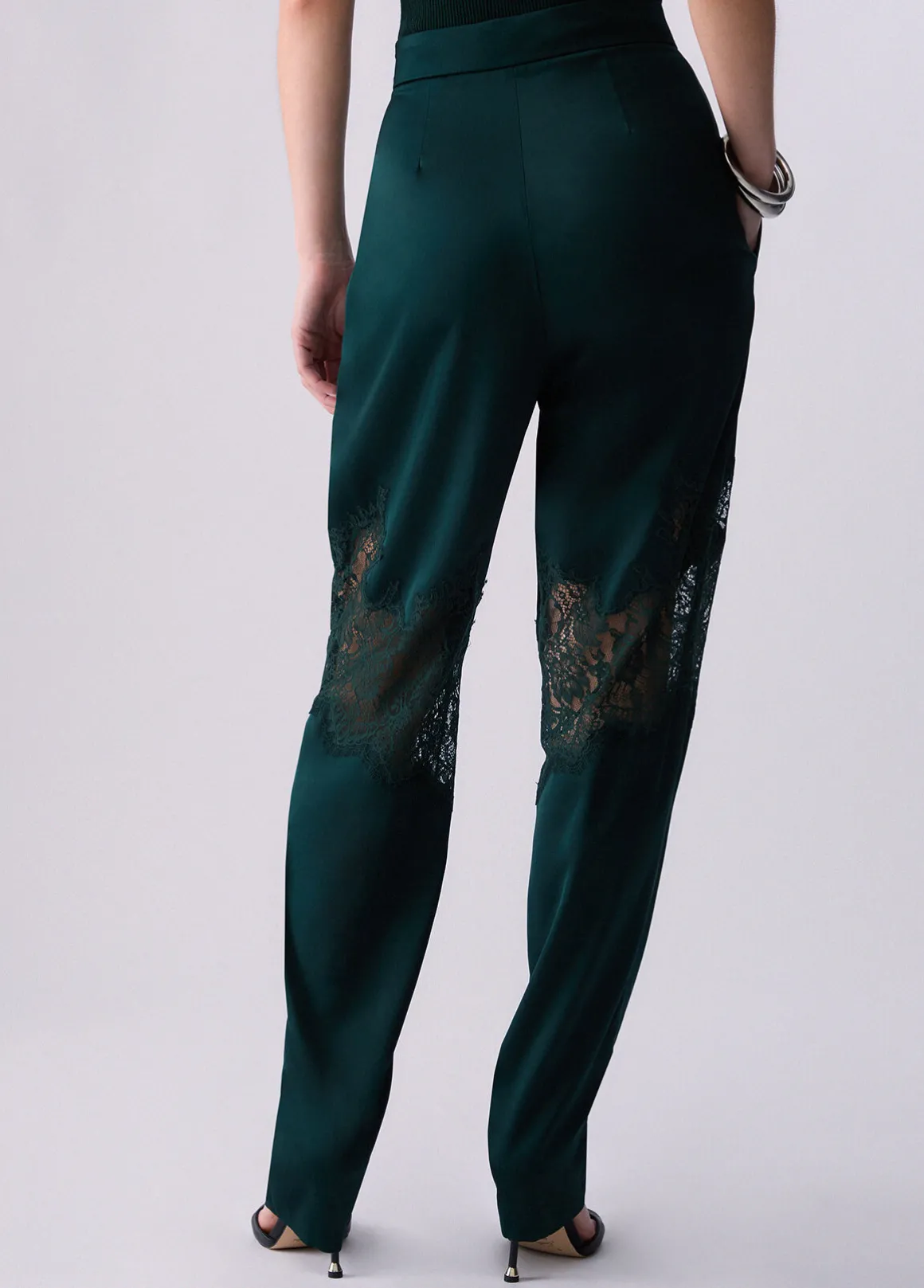 Pantaloni in raso con dettagli in pizzo