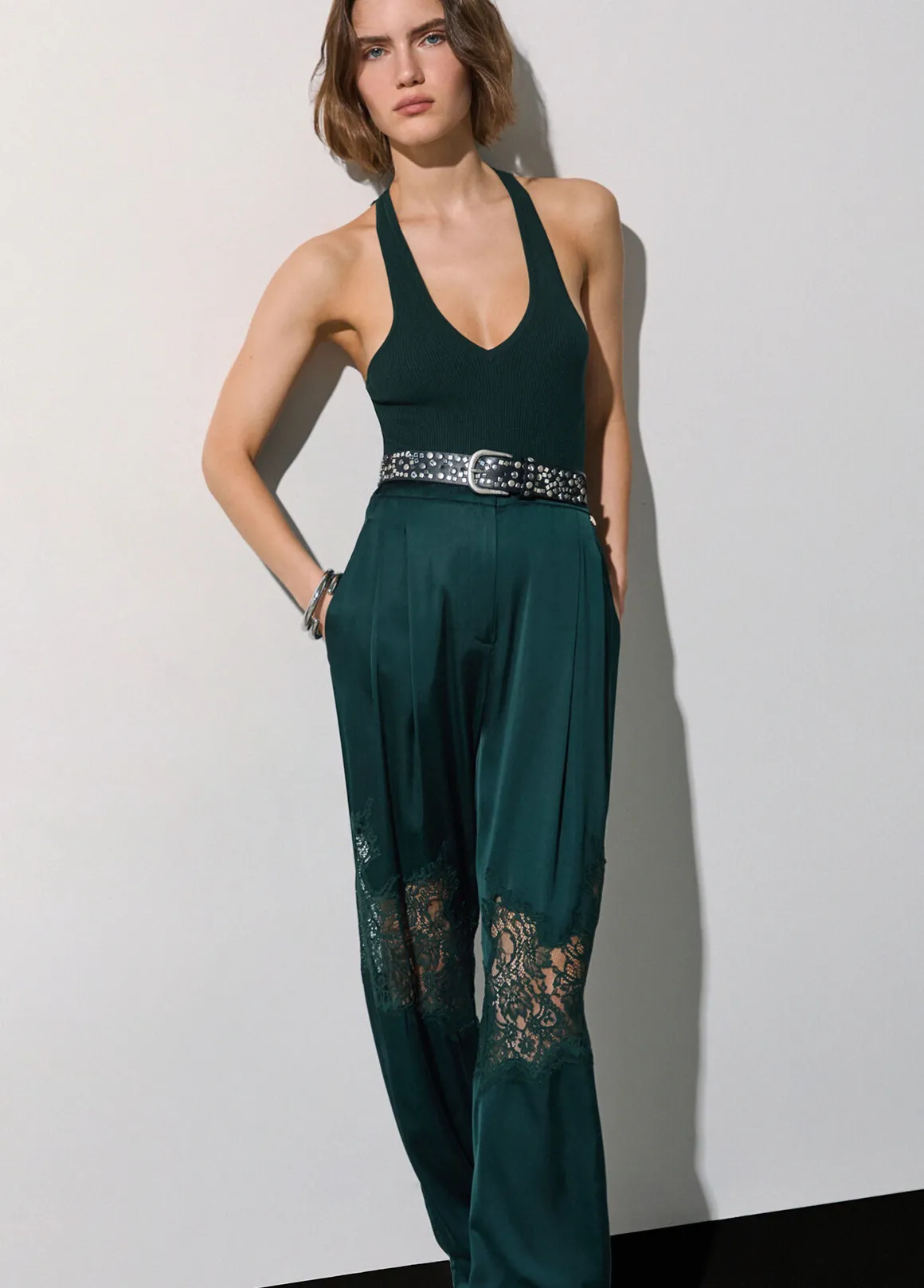Pantaloni in raso con dettagli in pizzo