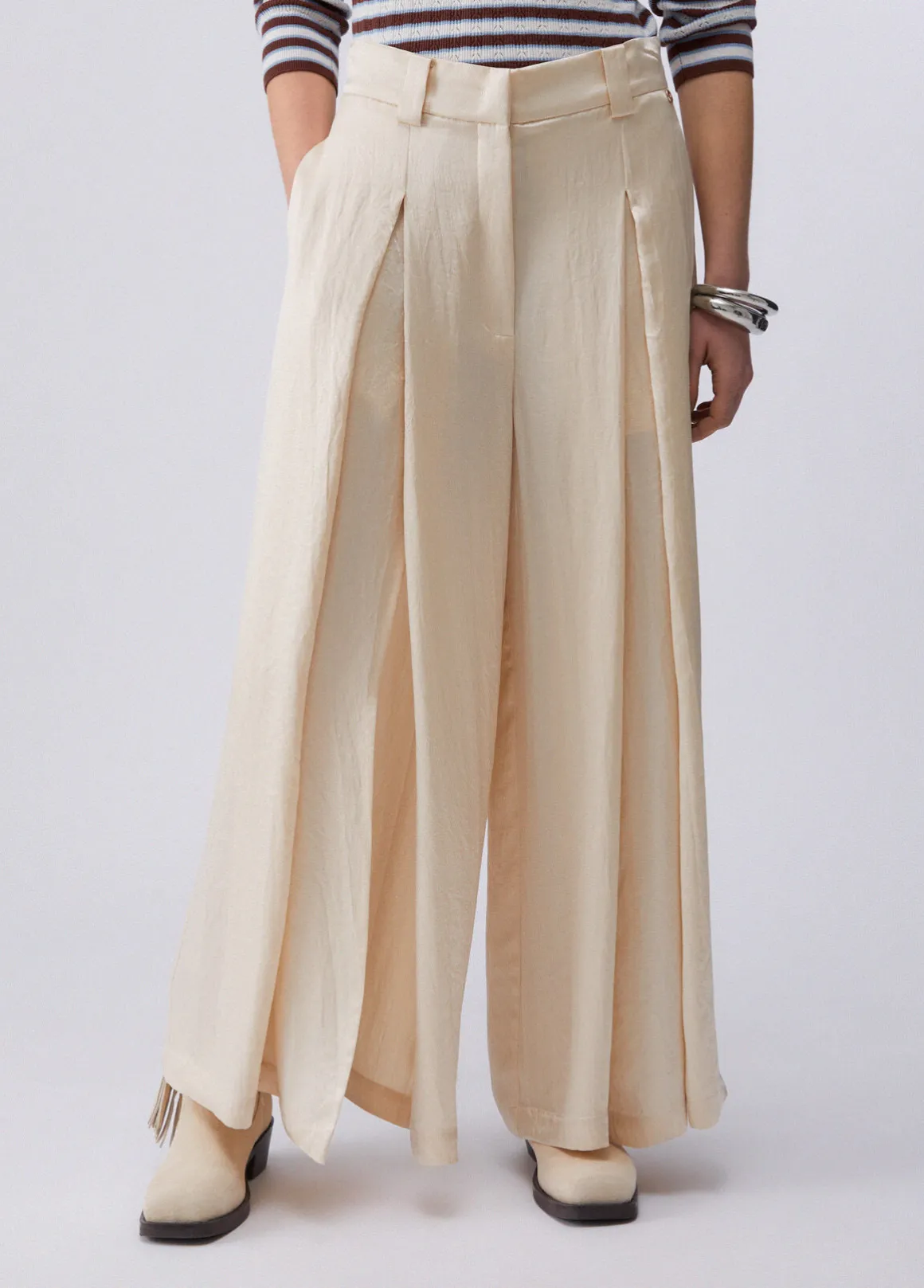 Pantaloni in raso con spacchetti