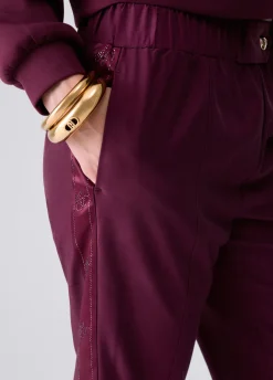 Pantaloni jogging con tape logato