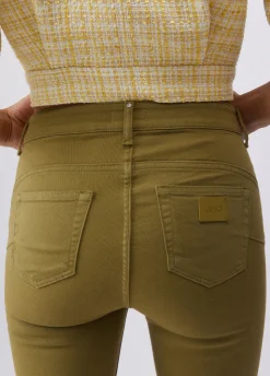 Pantaloni skinny a vita alta