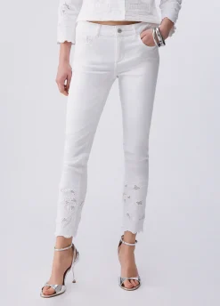 Pantaloni skinny con ricamo sangallo
