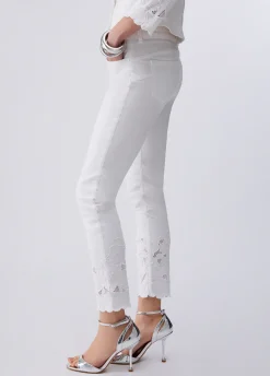 Pantaloni skinny con ricamo sangallo