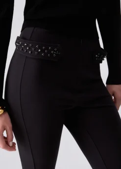 Pantaloni slim fit con applicazioni