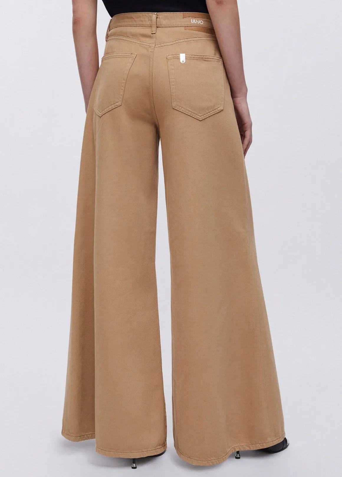 Pantaloni super flare a vita alta