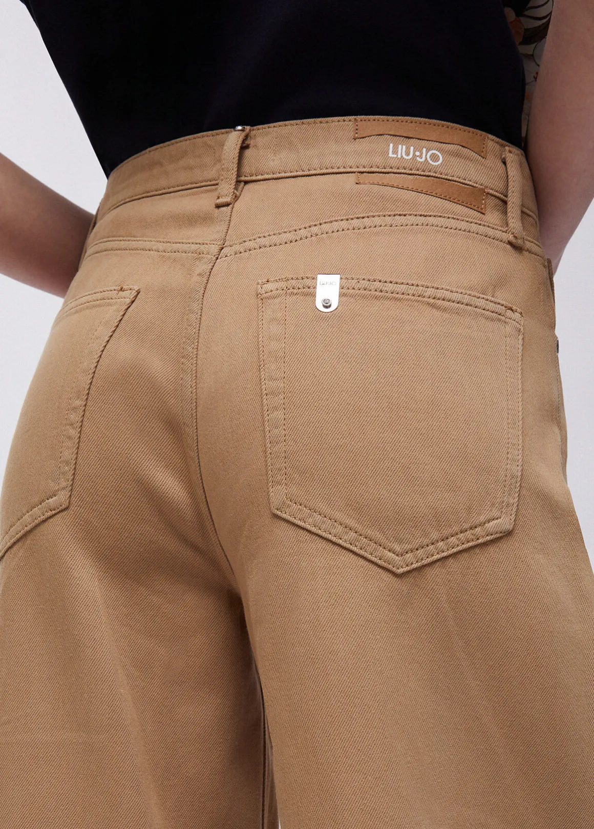 Pantaloni super flare a vita alta