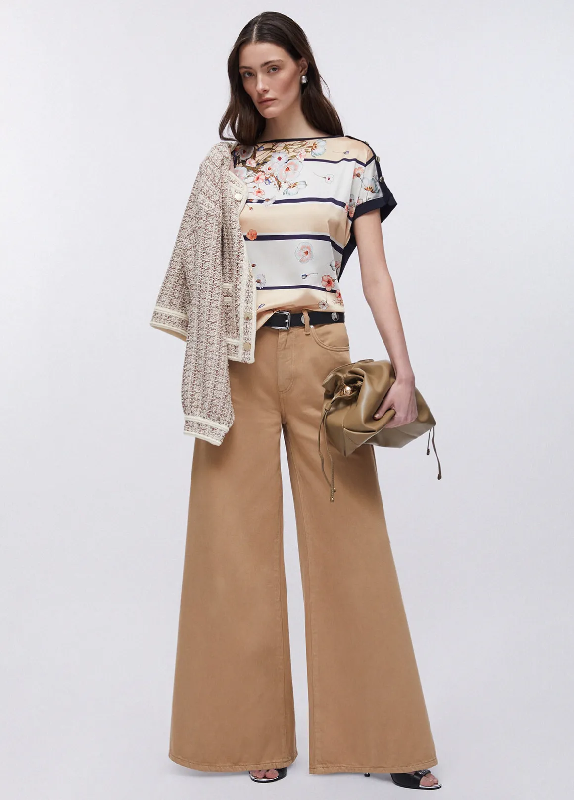 Pantaloni super flare a vita alta