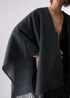 Poncho con logo embossed