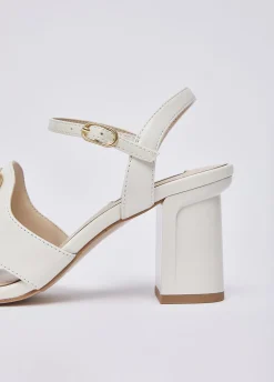 Sandali in pelle con tacco