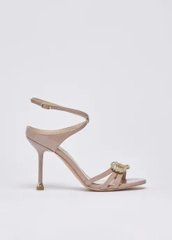 Sandali in vernice con logo gioiello