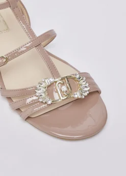 Sandali in vernice con logo gioiello