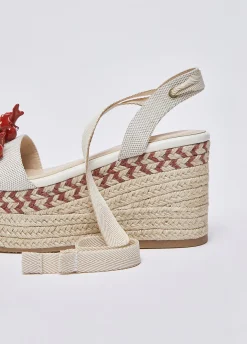 Sandali zeppa con corallo