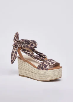 Sandali zeppa con foulard