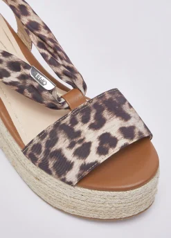 Sandali zeppa con foulard