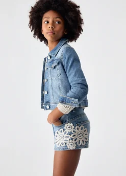 Short in denim con ricamo macramè