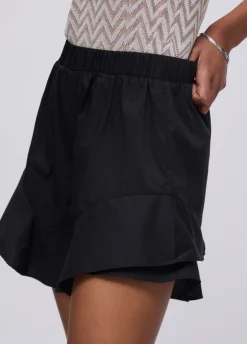 Shorts con volant