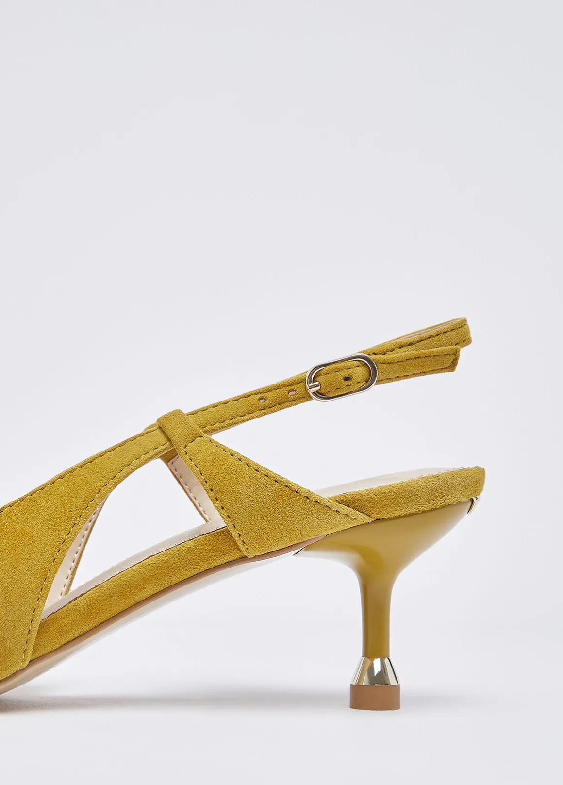 Slingback in camoscio
