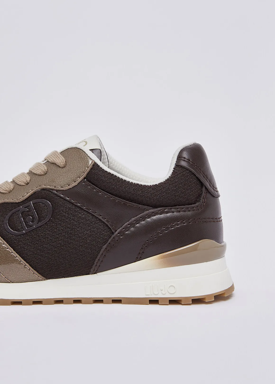 Sneakers con dettagli in mesh