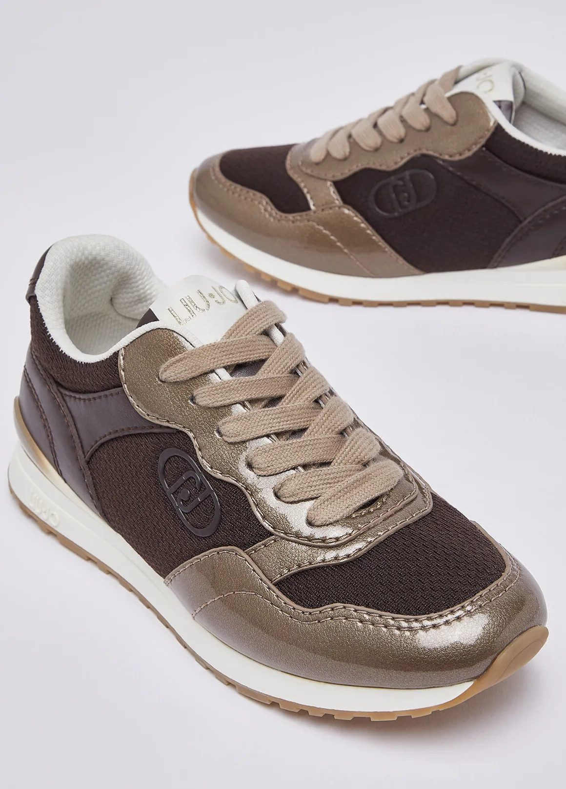 Sneakers con dettagli in mesh