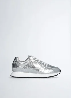 Sneakers in crackle