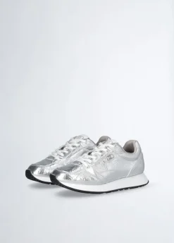 Sneakers in crackle