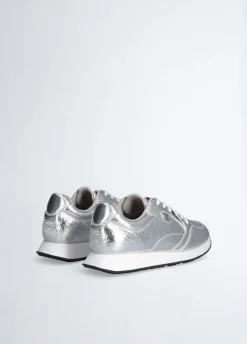 Sneakers in crackle