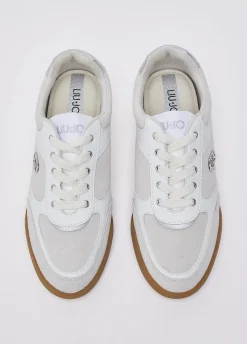 Sneakers in suede