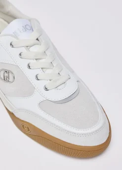 Sneakers in suede