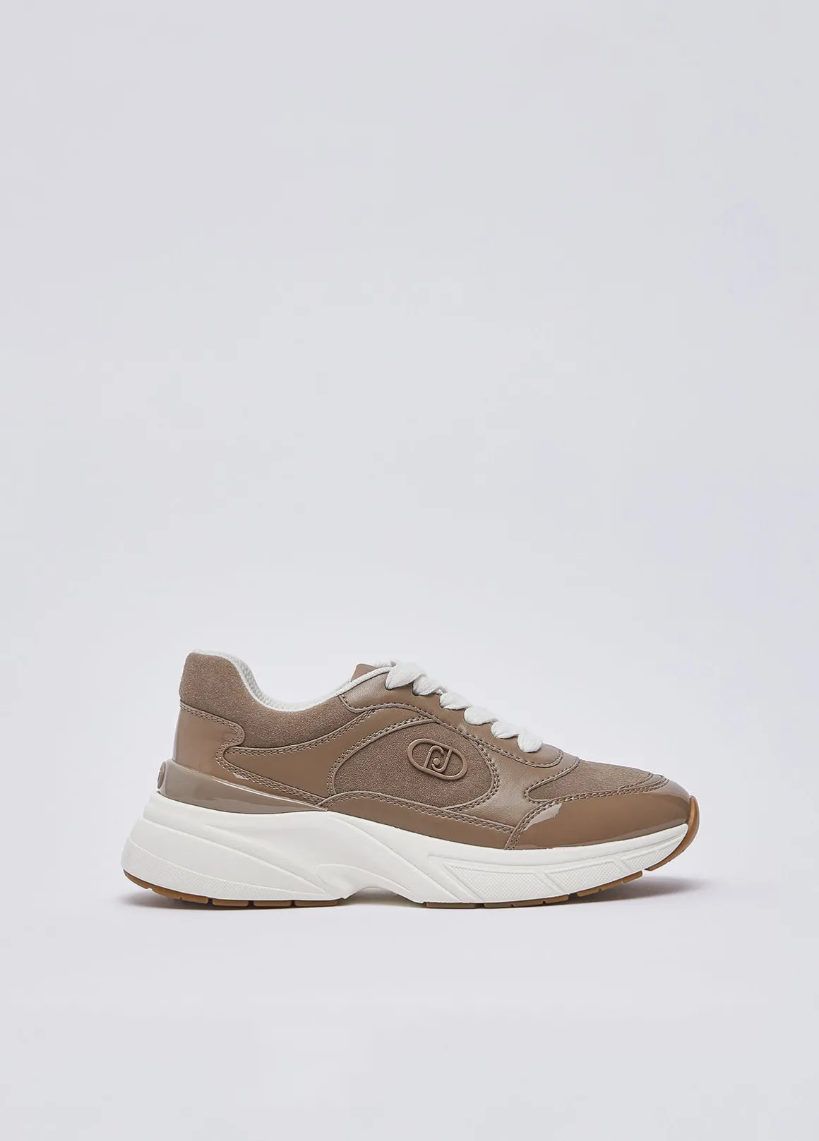 Sneakers in suede