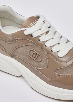 Sneakers in suede