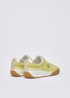 Sneakers in suede