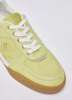 Sneakers in suede