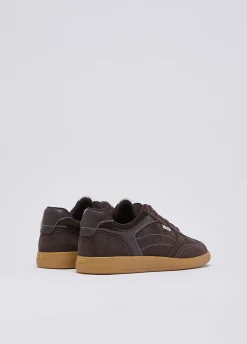 Sneakers in suede