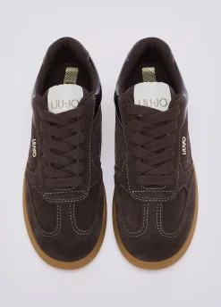 Sneakers in suede