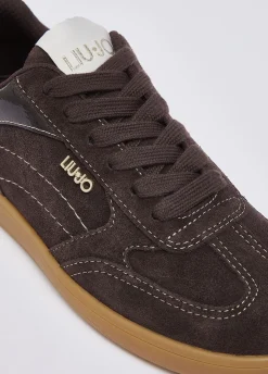 Sneakers in suede