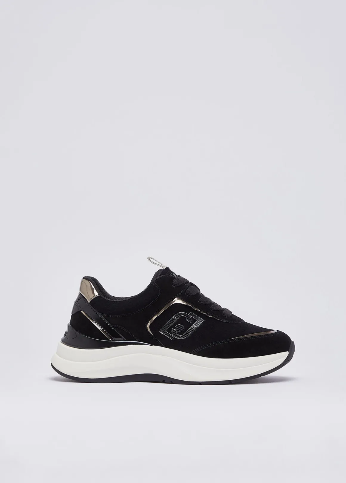 Sneakers in suede