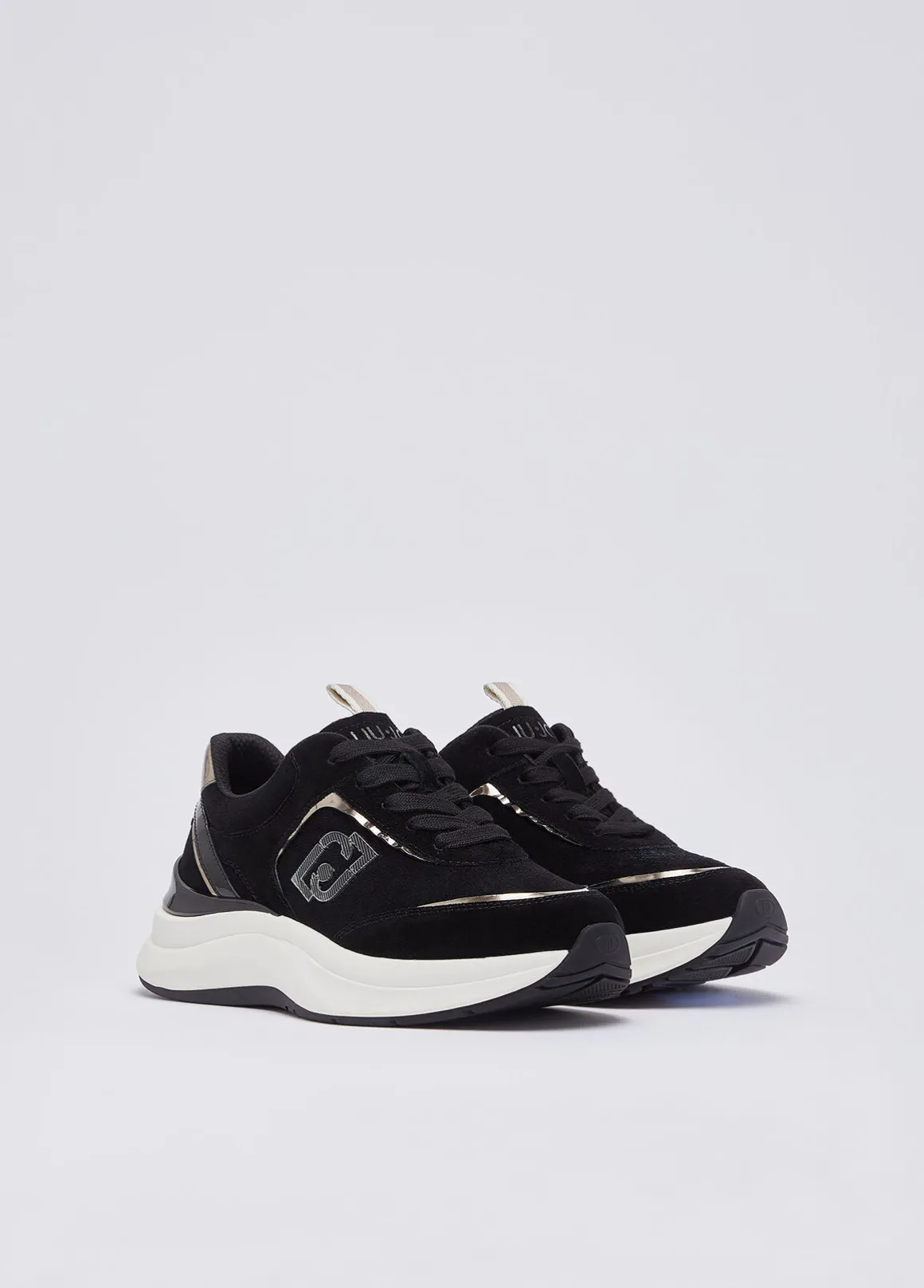 Sneakers in suede