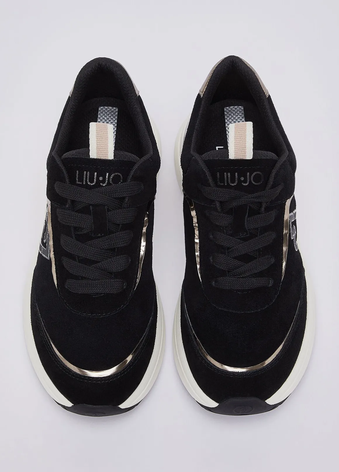 Sneakers in suede