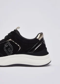 Sneakers in suede