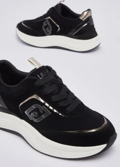 Sneakers in suede