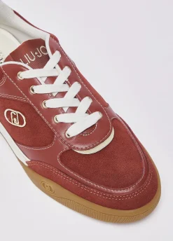 Sneakers in suede